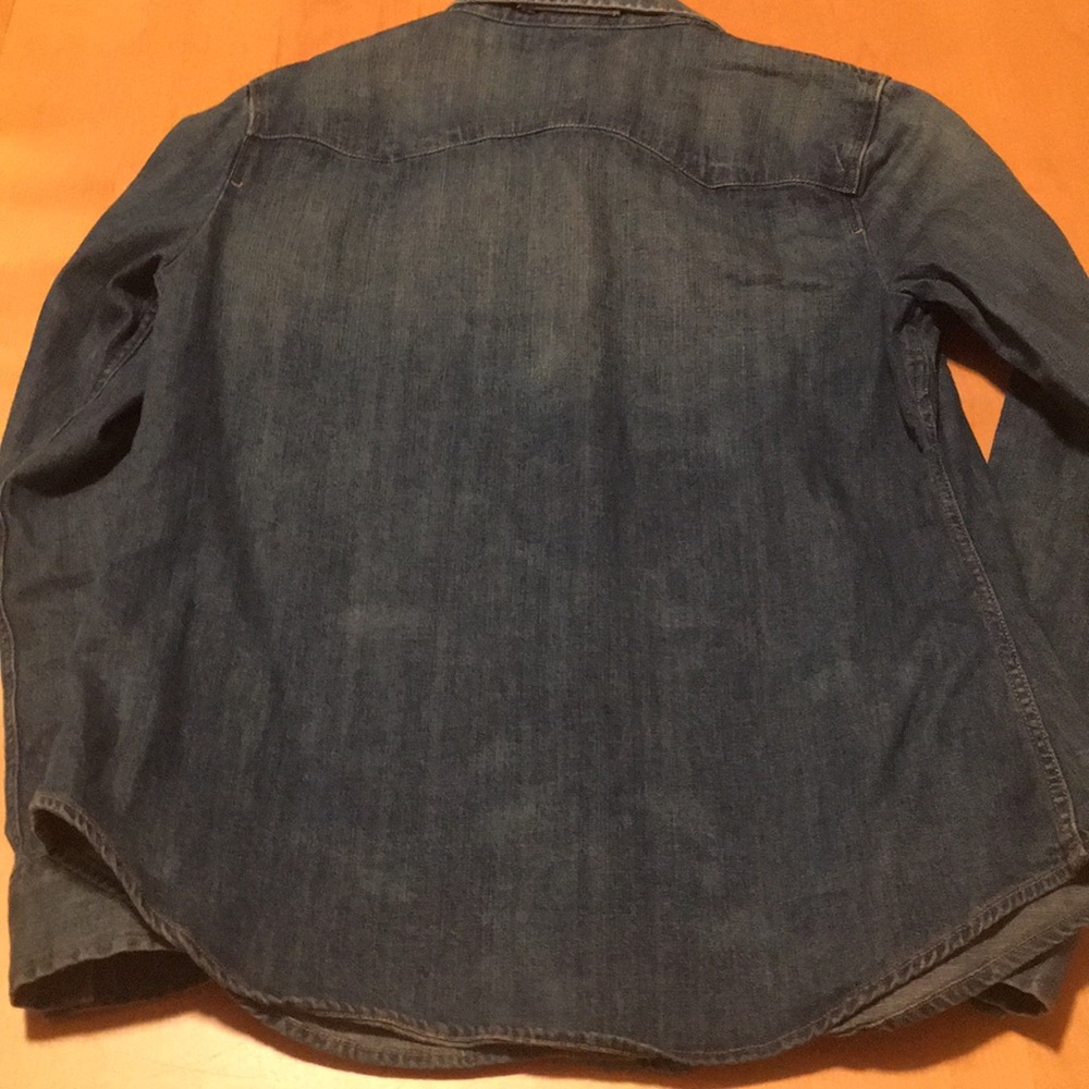 New! Levi’s button down top- - Picture 4 of 4